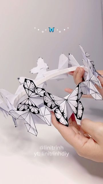 Hadiah Diy, Butterfly Crown, Book Crafts Diy, Origami Patterns, Instruções Origami, Diy Gift Set, Origami Butterfly, Kraf Diy, Easy Paper Crafts Diy