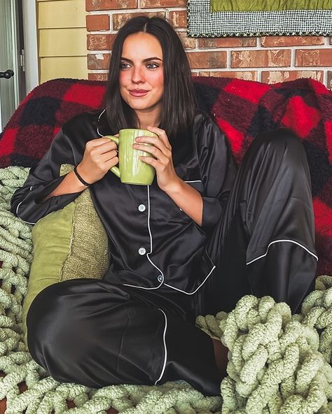 get cozy this winter in our solid pants pajama sets 🖤 🖤 add your monogram or custom text to the front pocket for less than $5! Bridesmaids Pajamas, Pajamas Green, Black Pajama Pants, Robes Satin, Satin Pajama Pants, Satin Pyjamas, Pajamas Pants, Black Pajamas, Bridesmaid Pyjamas