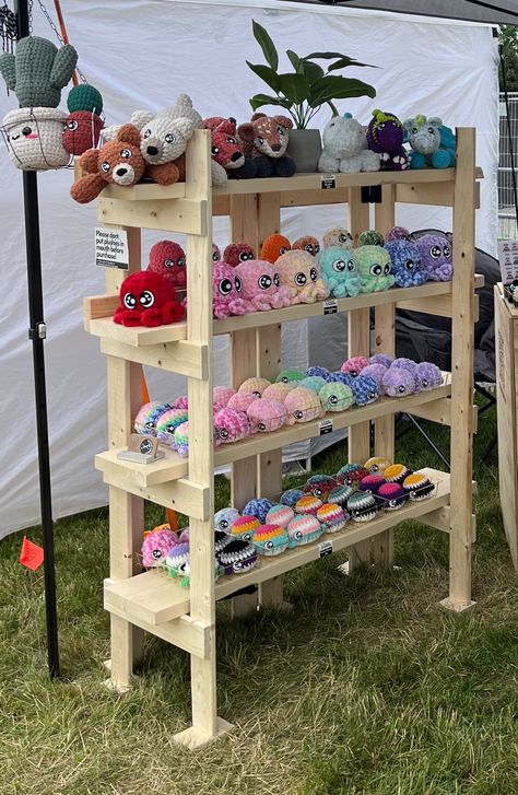 Free Standing Collapsable Market Shelf Plans | FREE - The Crochet Carpenter Craft Fair Booth Set Up Ideas, Collapsible Market Stand, Vendor Shelf Display Ideas, Diy Check Out Stand, Crochet Market Displays Booth Ideas, Crochet Market Setup Ideas, Crochet Pop Up Shop Ideas, Crochet Craft Fair Ideas Booth Displays, Crochet Booth Display Ideas