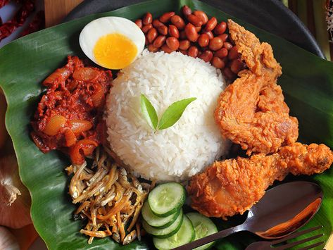 Free Food Delivery, Baked Caprese Chicken, Kacang Polong, Masakan Malaysia, Street Food Market, Malaysian Cuisine, Creamy Corn, Nasi Lemak, Pork Meat