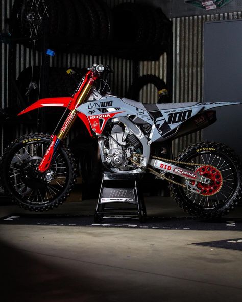 @dirtbikemag on Instagram: “Our buddies at @backyarddesign dressed up @joshhansen100 #honda CRF450R. What do you guys think ? . . #dirt #dirtbike #magazine #news…” Dirt Bike Graphics, Custom Dirt Bike, Bike Graphics, Moto Wallpapers, Ama Supercross, Honda Dirt Bike, Soichiro Honda, Enduro Motocross, Motocross Love