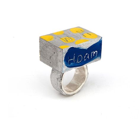 Adie Paul. Ring: Hoam, 2019. Cast aluminium, silver insert, paint.. Vevey, Jewellery Design Sketches, Vintage Silver Rings, Art Jewelry Contemporary, Contemporary Crafts, Jewelry Show, Victoria And Albert Museum, Contemporary Jewellery, Contemporary Jewelry