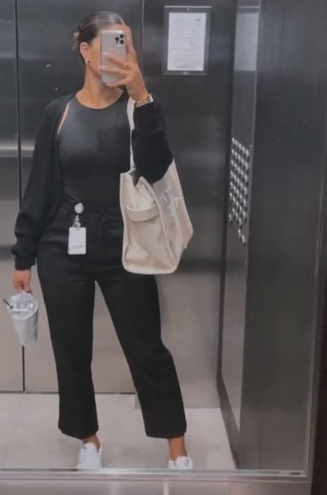 Black Buissnes Casual Outfits Woman, Medical Front Desk Outfit, Professional Healthcare Outfits, Healthcare Manager Outfit, Work Outfit Retail, College Professional Outfits Women, Counselor Outfits Women Professional, Lazy Work Outfit Office, Leggings Office Outfit