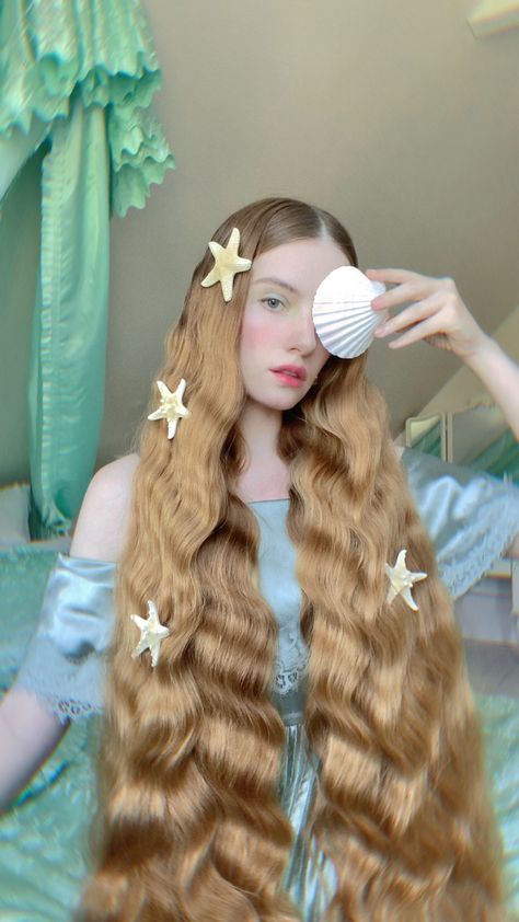 Mermaid Hairstyles For Long Hair, Mermaidcore Hairstyles, Mermaid Brushing Hair, Lagoona Redesign, Mermaidcore Hair, Short Mermaid Hair, Mermaid Core Hair, Wavy Mermaid Hair, Long Mermaid Hair