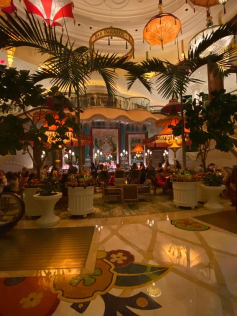 Beautiful bar inside the Wynn in Las Vegas Las Vegas, Stuff To Do In Las Vegas, The Wynn Las Vegas, Vegas Shopping, Casino Interior, Vegas Luxury, Los Vegas, Beautiful Sceneries, 2024 Moodboard