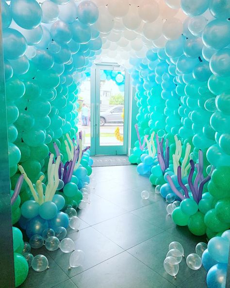 Under The Sea balloon arch inspiration and adeas to create your own Under The Sea Balloon Arch, Sea Birthday Party Decorations, Arch Inspiration, Under The Sea Decorations, Ocean Birthday Party, Mermaid Birthday Party Decorations, Mermaid Theme Birthday Party, Ocean Theme Party, Ocean Birthday