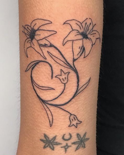 ₐₗₑₓ✿ | Lys flowers for Becca 🌸 Thanks again :)) · #tattoo #tattoos #flowertattoo #flower #flowers #paristattoo #smalltat #tinytattoo #tatouage… | Instagram Old School Lily Tattoo, Wrist Flower Tattoos For Women, Small Flower Tattoos For Women, Again Tattoo, Flower Tattoos For Women, Paris Tattoo, Tulip Tattoo, Small Tats, Wrist Flowers