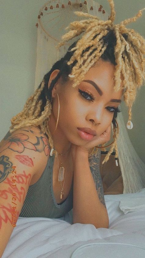 Jade Locs, Pink Locs, Hairstyles For Ladies, Locs Styles, Blonde Tips, Short Locs Hairstyles, Braids Styles, Pink Jade, Dreads Styles