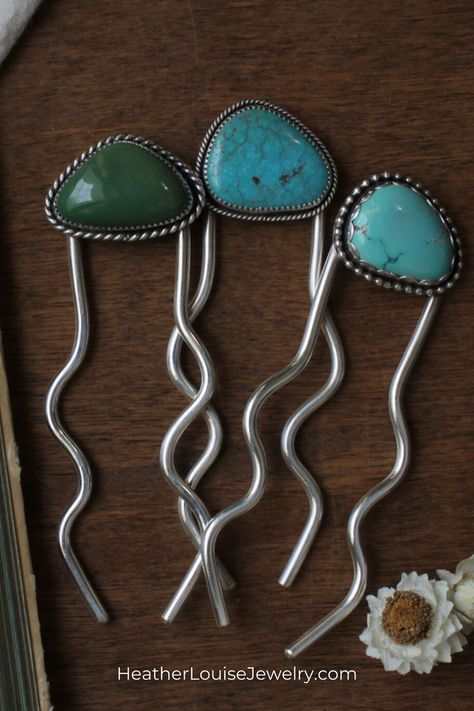 Turquoise hair pins, handmade hair accessories, blue and green gemstones, bohemian hairstyle, eco-friendly jewelry, sustainable accessories, nature-inspired jewelry, artisan-made hairpins, gemstone hair accessories, boho hairpins, turquoise gemstone jewelry, eco-conscious jewelry, unique hair pins, handcrafted jewelry, blue gemstones, green gemstones, turquoise hair accessories, ethical jewelry, artisan jewelry, bohemian accessories Bangs With A Cowlick, Style Bangs, Hair Forks, Turquoise Hair, Eco Friendly Accessories, Bohemian Hairstyles, Heirlooms Jewelry, How To Style Bangs, Boho Hairstyles