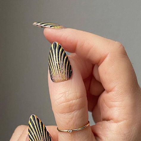 Roaring 20s Nails 1920s Style, Great Gatsby Nails 1920s, 20s Nails Gatsby, Art Deco Nails Gatsby, Great Gatsby Nails Designs, Art Deco Nails Designs, 1920s Nails Roaring 20s, Roaring 20s Nails, Flapper Nails