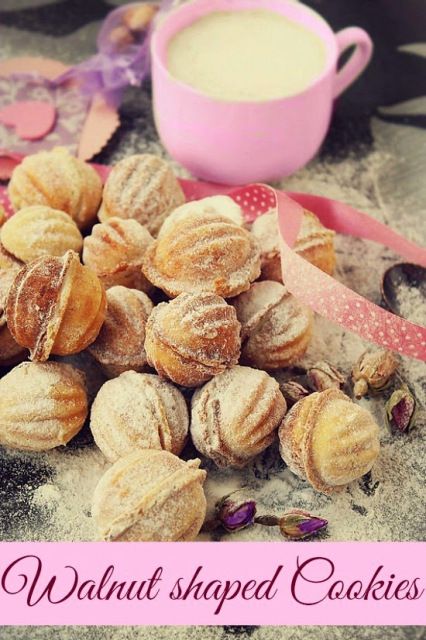 Walnut Shaped Cookies Filled with Walnut Cream Walnut Shaped Cookies, Russian Cookies, Oatmeal Overnight, Romanian Cuisine, Nuts Cookies, Walnut Cream, Romanian Desserts, Kolaci I Torte, Walnut Cookies