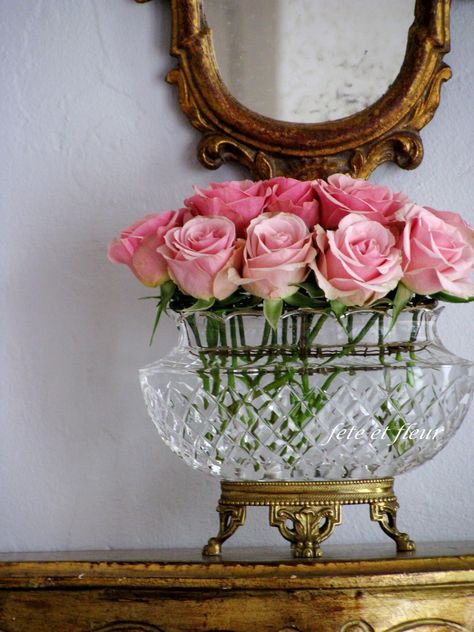 Deco Rose, Rose Cottage, Crystal Vase, Love Rose, Arte Floral, Beautiful Vase, Beautiful Blooms, Love Flowers, Cut Flowers