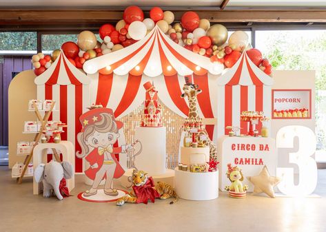 Circus Birthday Party Carnaval Decoration Ideas, Circus Theme Decorations, Circus Party Ideas, Circus Party Favors, Circus First Birthday, Carnival Birthday Party Ideas, Baptism Themes, Circus Birthday Invitations, Circus 1st Birthdays