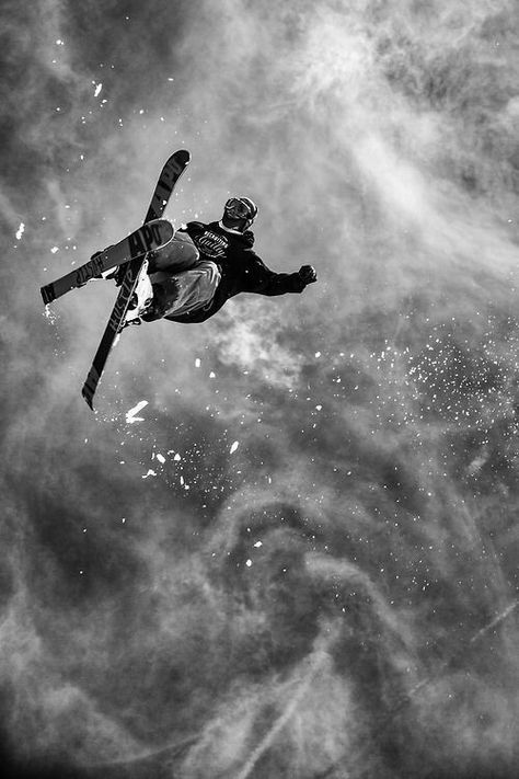 Skiier Photograph Ski Inspiration, Skiing Photography, Ski Pics, Snow Surfing, Freestyle Skiing, Ski Bums, Oki Doki, Alpine Skiing, Snow Skiing