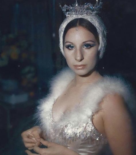 barbra streisand funny girl Barbra Streisand Funny Girl, Barbara Streisand, American Princess, Vintage Icons, Barbra Streisand, Funny Girl, Beauty Icons, Barbie Movies, Girls Makeup