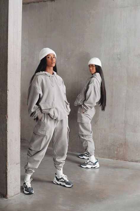 #Grey #Tracksuits #Beanies #Sneakers #Casual #Style #TracksuitLife Streetwear Photoshoot, Oversize Fashion, Clothing Photography, Oversized Style, Hoodie Outfit, Branding Photoshoot, Tomboy Fashion, Sporty Outfits, Fashion Photoshoot