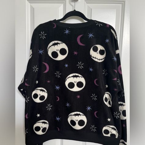 Disney’s Warm And Cozy “The Nightmare Before Christmas” Fleece Top. Black/Purple/White. Size Xxl. Nwt Nightmare Before Christmas Merch, Nightmare Before Christmas Clothing, Goth Clothing, Purple Christmas, Comfy Clothes, Tomboy Outfits, Disney S, Christmas Pins, Halloween Outfit