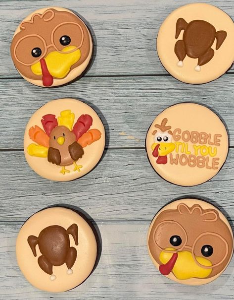 Easy Thanksgiving Cookies Decorated, Pumpkin Royal Icing Cookies, Easy Thanksgiving Cookies, Thanksgiving Cookies Decorated, Pop Ideas, Thanksgiving Cookies, Bakery Desserts, Christmas Cookies Decorated, Cookies Decorated