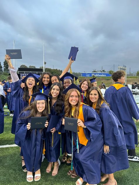 #highschool #graduation #friends #classof2023 #2023 #highschoolgraduation Graduation Class Pictures, Grad Aesthetics, Usa High School, Graduation Friends, Highschool Graduation, High School Graduation Pictures, Middle School Graduation, Graduation High School, Senior Season