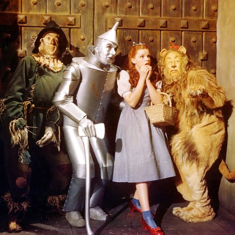 The Wizard of Oz: Five Appalling On-Set Stories | Vanity Fair Oz Büyücüsü, Ray Bolger, Jack Haley, Wizard Of Oz Movie, Margaret Hamilton, Oz Movie, Wizard Of Oz 1939, Cowardly Lion, Lion Costume