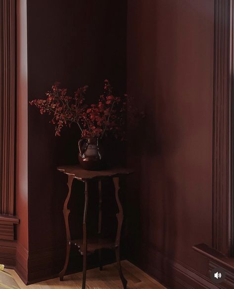 Dark Room Paint, Hollywood Regency Interior Design, Red Room Decor, Darkly Inclined, Hollywood Regency Interior, Burgundy Paint, Red Dining Room, Red Rooms, Dark Room