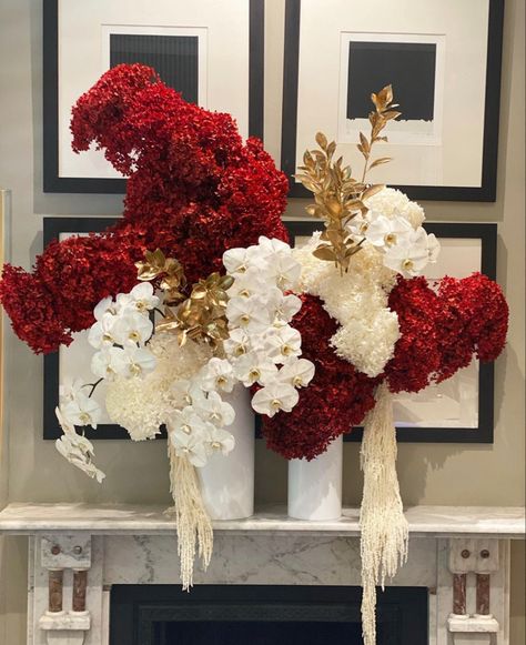 Red Flower Arrangements, Christmas Urns, Elegant Engagement Party, Modern Floral Arrangements, Red Carpet Party, Christmas Bouquet, Faux Floral Arrangement, Red Packet, Flower Bar