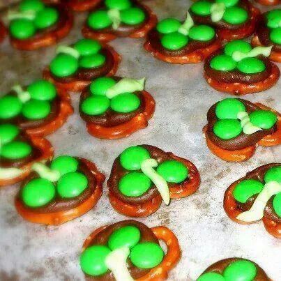 Trebol Shamrock Pretzels, Pretzel Snacks, Pretzel Treats, Kolaci I Torte, Saint Patties, Think Food, St Paddys Day, Simple Green, St Pattys Day