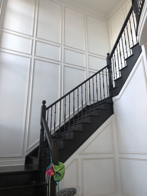 Hall Wainscoting, Painting Exterior House, Stair Moulding, Staircase Molding, Classic Moulding, Exterior House Painting, Wall Molding Design, Stair Paneling, Staircase Wall Decor