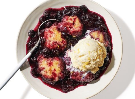 Berry Dumplings, Blackberry Dumplings, Blueberry Cobbler Recipe, Easy Blueberry Cobbler, Blueberry Cobbler Recipes, Publix Recipes, Sweet Easy, Comfort Desserts, Blueberry Cobbler