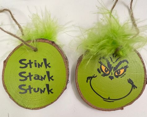 Double-sided Sealed Grinch Ornament on wooden rounds. Diy Wooden Grinch, Wood Grinch Ornaments, Handmade Grinch Ornaments, Wooden Grinch Ornaments, Things To Sell On Etsy Diy, Easy Wooden Christmas Ornaments, Wooden Slice Crafts, Painted Grinch Ornaments, Diy Grinch Face