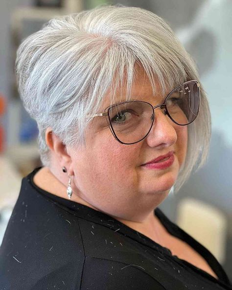 Short Hair Plus Size, Short Hair For Chubby Faces, Double Chin Hairstyles, Fat Face Haircuts, Fat Person, Timeless Hairstyles, Plus Size Hairstyles, Grey Hairstyles, Hairstyles For Fat Faces