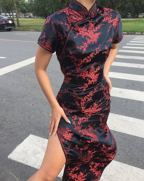 Chinese Dress Aesthetic, Qipao Aesthetic, Qipao Outfit, Long Qipao, Chinese Dress Modern, Chinese New Year Outfit, Asian Style Dress, Ethno Style, Chinese Style Dress