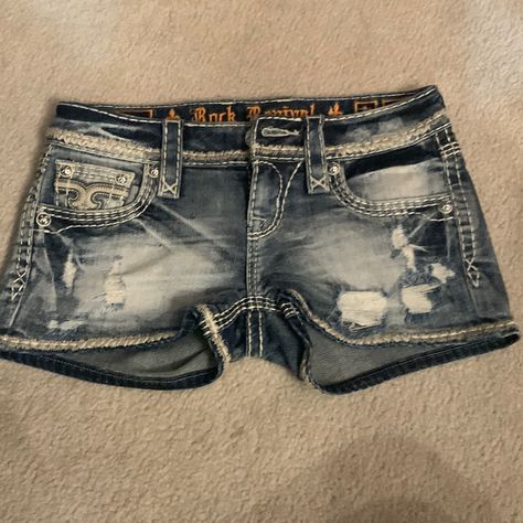 Rock Revival Shorts, Size 24 Never Worn. They Are A Mixture Of Dark And Light Wash. Dark Wash Shorts Outfit, Baddie Wishlist, Jean Shorts Aesthetic, Mcbling Shorts, Short Dr, Dr Cat, 2000s Shorts, Rock Revival Shorts, Shorts Aesthetic