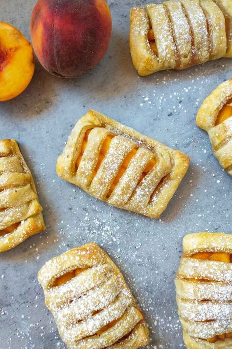 Countertop with peach hand pies on them. Hand Pastries, Peach Hand Pies, Peach Puff Pastry, Fresh Peach Recipes, Fresh Peach Pie, Vegan Peach, Peach Pie Recipes, Peach Dessert Recipes, Peach Pie Filling