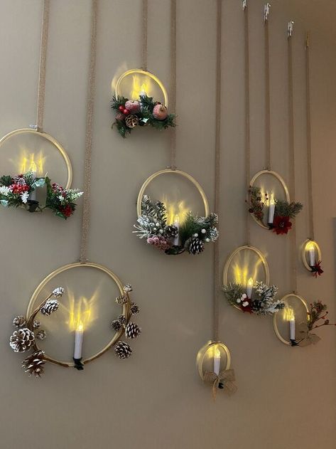 Diy Christmas Wall Decor, Christmas Wall Decor Diy, Diy Christmas Wall, Easy Ornaments, Diy Christmas Garland, Clear Ornaments, Mercury Glass Ornaments, Floral Picks, Mini Wreaths