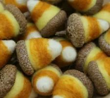 Flower Hacks, Halloween Felt Crafts, Thanksgiving Candy, Fall Sewing Projects, Felted Acorns, Felted Bowls, Acorn Crafts, Rustic Halloween, Needle Felting Diy