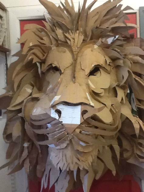 Aslan in progress, cardboard lion mask Wonka Costume, Bestie Ideas, Easy Couple Halloween Costumes, Punny Halloween Costumes, Easy College Halloween Costumes, Best Group Halloween Costumes, Popular Halloween Costumes, Devil Angel, Celebrity Halloween