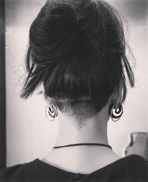 #undercut #womensundercut #napecut #undershave Ponytail Haircut, Undercut Hair Designs, Undercut Hairstyles Women, Undercut Long Hair, Undercut Women, Tutorial Ideas, Hairstyle Tutorial, Undercut Hairstyles, Shaved Hair