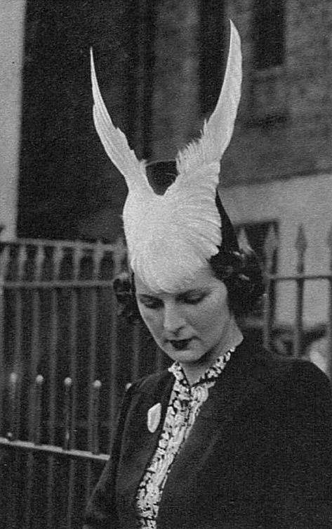 Lady May Abel Smith (born Lady May Cambridge, niece of Queen Mary) in an interesting hat, Epsom, 1938 Give Me Your Hand, 1930s Hats, Edwardian Hat, 30s Style, Vintage Fashion 1930s, Contemporary World, Types Of Hats, Crazy Hats, Historic Photos