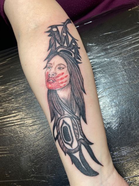 Indigenous Tattoo Designs, Creek Native American Tattoos, Native Bracelet Tattoo, Native Tattoos For Women Symbols, Indigenous Woman Tattoo, Native Warrior Woman Tattoo, Indeginous Tattoo, Indian Arm Tattoos For Women, Indigenous Tattoo Native Americans