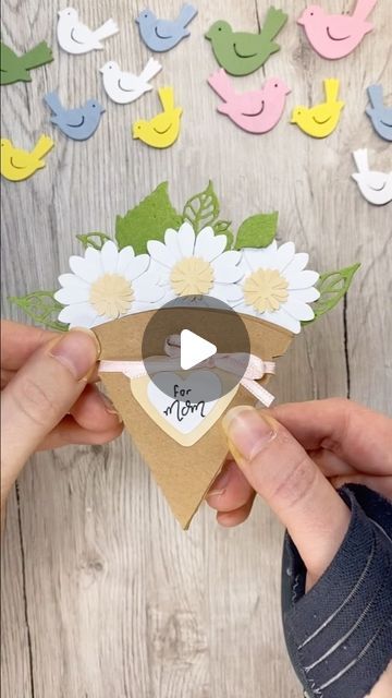 Katharina Tarta Crafts on Instagram: "Last year I‘ve seen so many people make this type of card, and I thought it to be such a cute idea! But I never really got to try it myself, but what should I say, today was the day 😉 so I du ally sat down and made it myself. And it’s really so easy to make with such a nice effect!

Have you tried this diy flower card yet? 😊🌼

#diymothersday #cardmaking #kidscrafts #papercrafting #cardmakersofinstagram #handmade  #scrapbooking #lovetocraft" Handmade Paper Cards, Modern Tudor, Tissue Paper Flowers Diy, Mouse Crafts, Paper Craft Tutorials, Flower Card, Diy Mothers Day Gifts, Tissue Paper Flowers, Mother's Day Diy