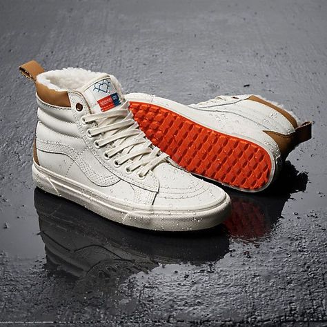 0731460a8a5ce1626210cbf4385ae0efdesc50716318ri Vans Shoes Fashion, Tenis Vans, Sneakers Fashion Outfits, Creation Couture, Womens Shoes High Heels, Vans High Top Sneaker, Sk8 Hi, Sneakers Men Fashion, Vans Sk8