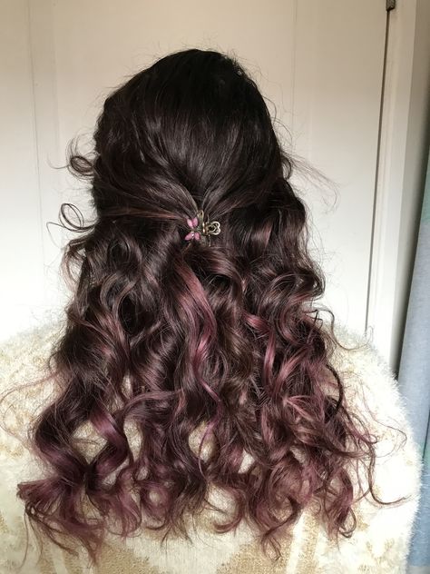 Plum And Dark Brown Hair, Pink Highlight In Brown Hair, Purple Pink Highlights Brown Hair, Hair Dye For Wavy Hair, Colorful Brunette Hair, Brown Hair With Hair Dye, Dark Brown Hair Pink Balayage, Curly Hair With Pink Tips, Brown Hair Pink Highlights Curly