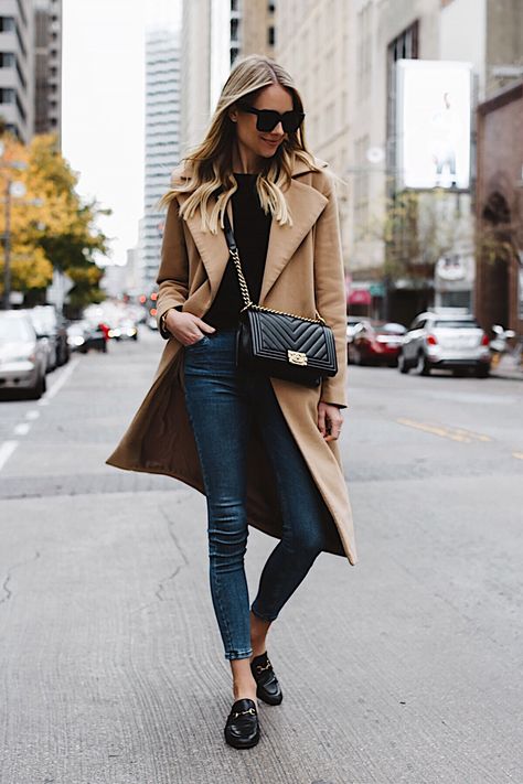 Estilo en la calle abrigo con denim colgado bolso en bandolera me encanta!! Long Camel Coat, Coat Styling, Camel Coat Outfit, Fashion Jackson, K Fashion, Bootcut Jean, Stil Inspiration, Cute Winter Outfits, Camel Coat