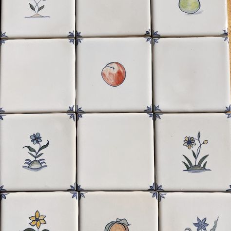 moodboard via @pinterest Fruit Tiles Kitchen Backsplash, Hand Painted Tiles Diy Tutorials, Handmade Kitchen Tiles, Diy Delft Tile, Delft Tile Backsplash, Antique Backsplash, Hand Painted Tiles Diy, Painted Kitchen Tiles, Hand Painted Tiles Kitchen