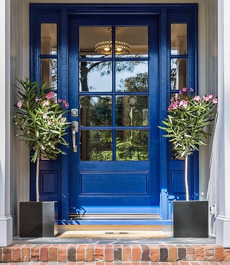 Brick House Front Door Colors, Colonial Facade, Bright Front Doors, Blue Front Door, Blue Doors, Porch Plants, House Colours, Doors Ideas, Door Colors