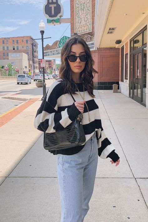 Black Handbag Outfit, Baguette Bag Outfit, Slick Styles, Shoulder Bag Outfit, Street Style Bags, Kendall Style, Western Outfit, Bag Outfit, Old Boxes