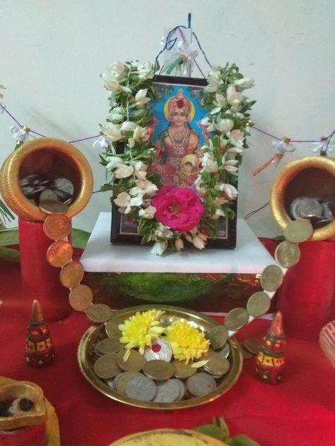 Diwali Pujan At Home, Laxmi Pujan Diwali Decoration, Dhanteras Decoration, Diwali Laxmi Pooja Decoration, Laxmi Pooja, Mandir Decoration, Diya Decoration Ideas, Ganesh Chaturthi Decoration, Pooja Decoration