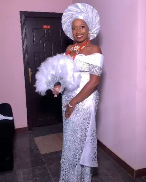 George Fabrics , George Asoebi on Instagram: “BRIDE AMAKA - Look 2 When Amaka told Me she wanted an all white clean look for all 3outfits .i thought it was weird. 😁😆 but when we started…” White George Styles Nigerian, White Igbo Traditional Wedding Attire, White And Gold Igbo Traditional Dress, White Gele Aso Ebi, African Traditional Wedding Dress Nigerian Bride Head Wraps, Hausa Wedding, Igbo Bride, Nigerian Outfits, Igbo Wedding