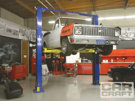 Home Car Lift, Mechanic Shop Decor, Backyard Shop, Garage Car Lift, Two Post Car Lift, Casa Garage, Two Post Lift, Car Hoist, Big Garage